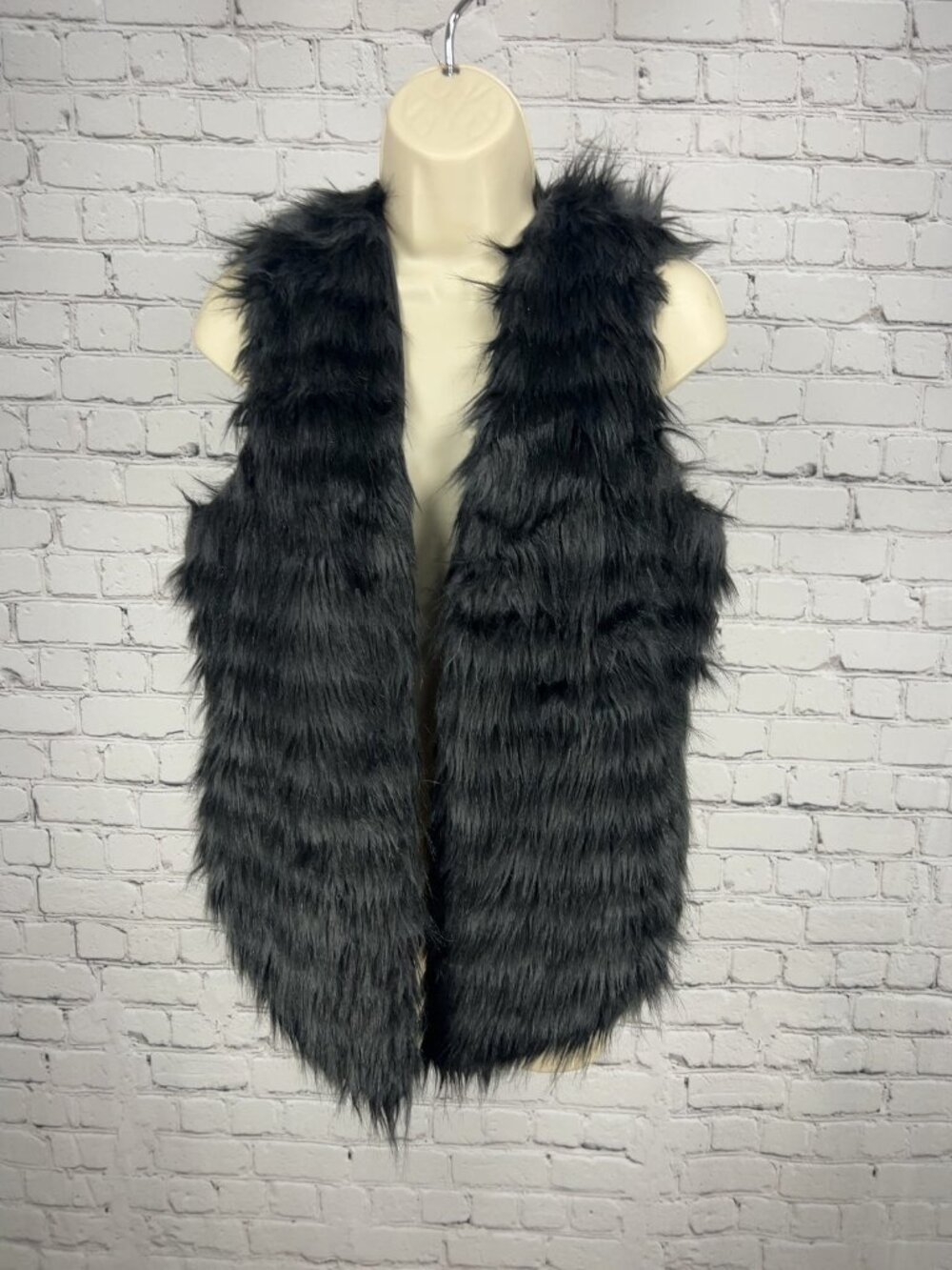 Ariat Black Shaggy Faux Fur Lined Hook and Eye Western Rodeo Vest Women's M